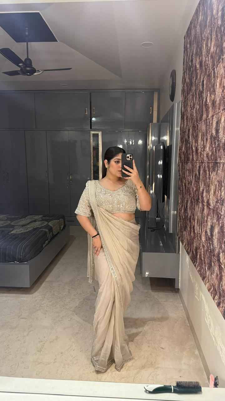 A472 By Amoha Trendz Indian Traditional Wear Collection Beautiful Stylish Fancy Colorful Party Wear & Occasional Wear Fancy Sarees At Wholesale Price